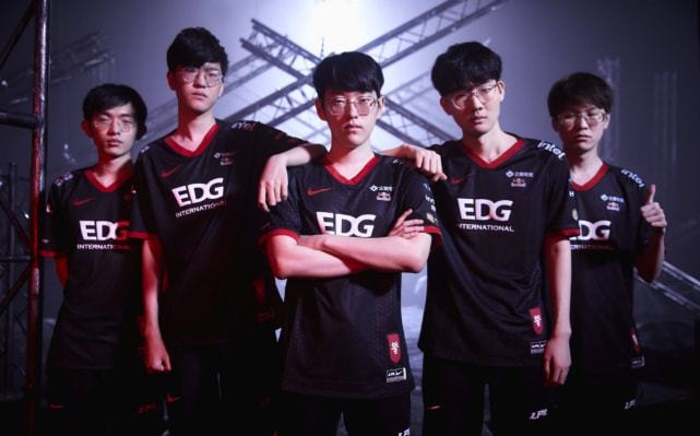 面临着来自 面临着来自