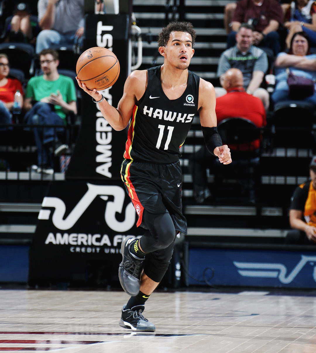 转会策略趋 转会策略趋